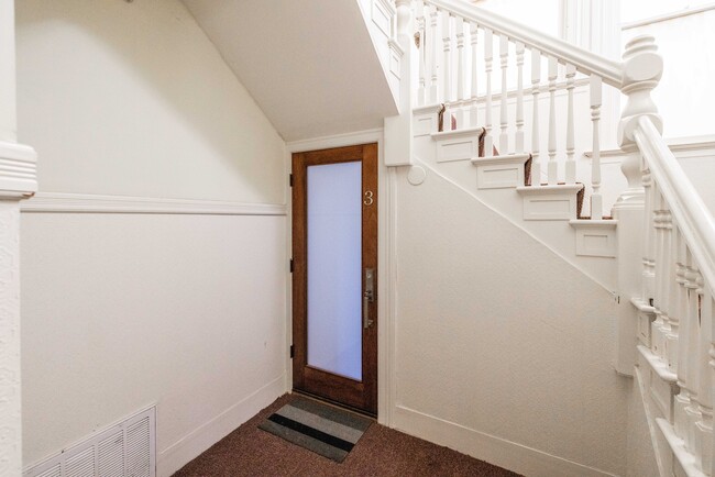 Building Photo - 905 Ashbury St