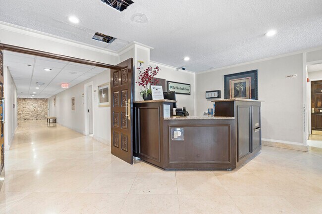 Building Photo - 5600 N Flagler Dr