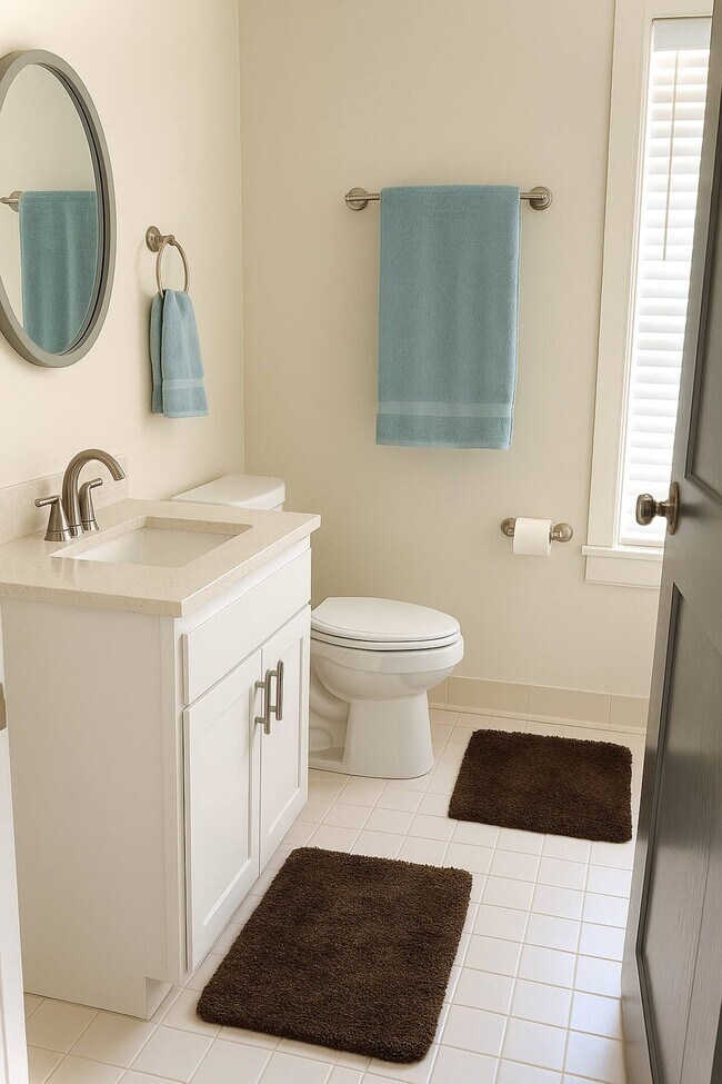 Baño completo dentro del dormitorio - 816 W Lombard St