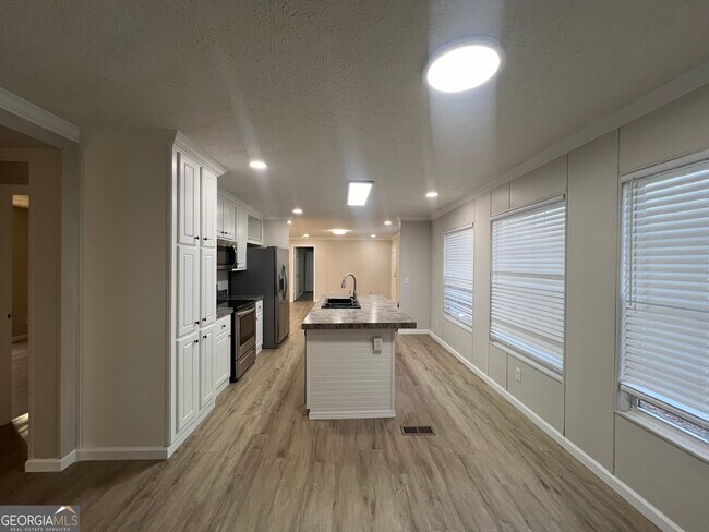 Foto del edificio - 71 Pine Ln