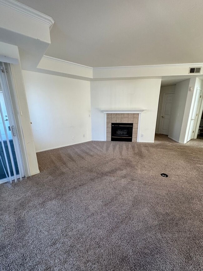 Building Photo - Gorgeous 2 Bed 2 Bath Condo!