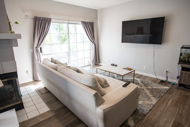 Foto del edificio - 13714 Midland Rd