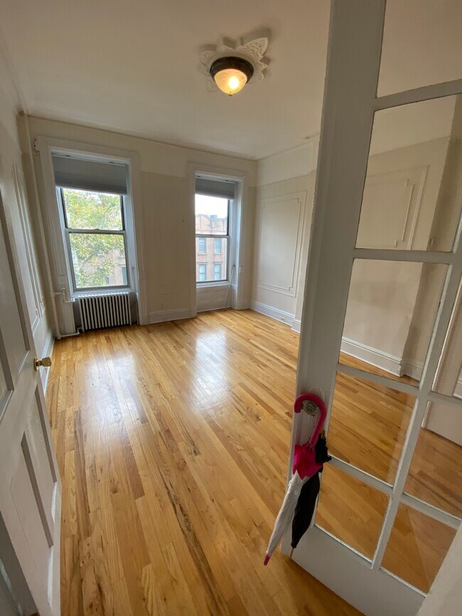 Building Photo - 524 Henry St