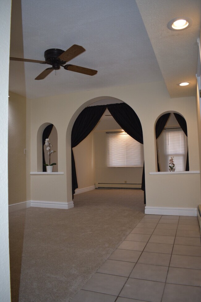 Building Photo - Platte 4 Plex