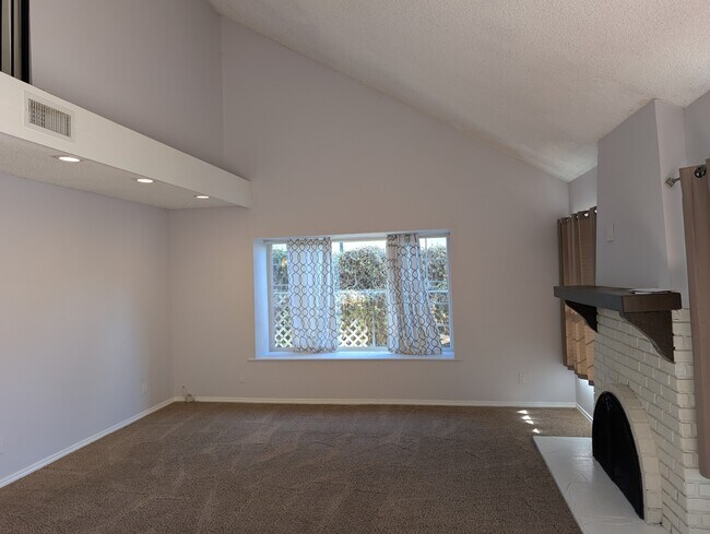 Building Photo - 27840 Camp Plenty Rd