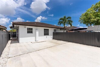 Building Photo - 1214 NW 34th Ave