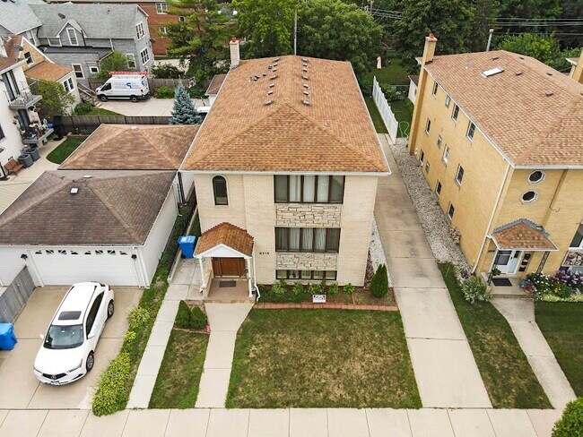 Foto del edificio - 6215 W Lawrence Ave