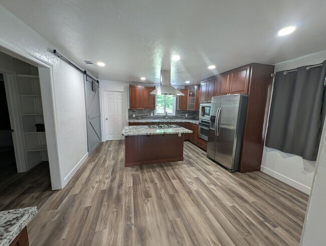 Foto del edificio - Single Family Home in Anderson off Deschutes and Balls Ferry Rd.