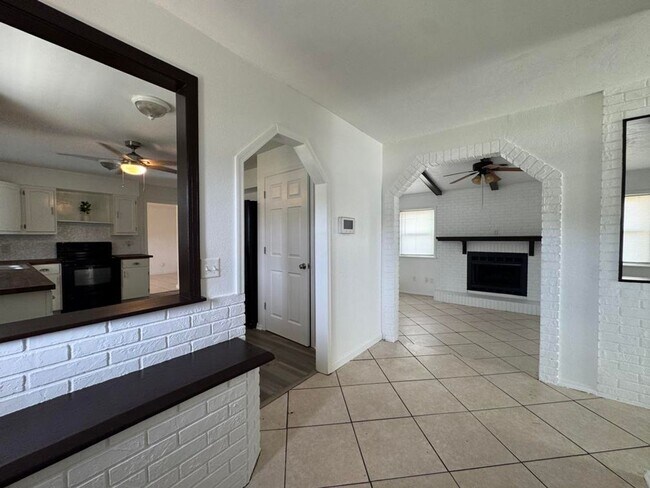 Building Photo - 3/2 Pool Home in Deltona Lakes