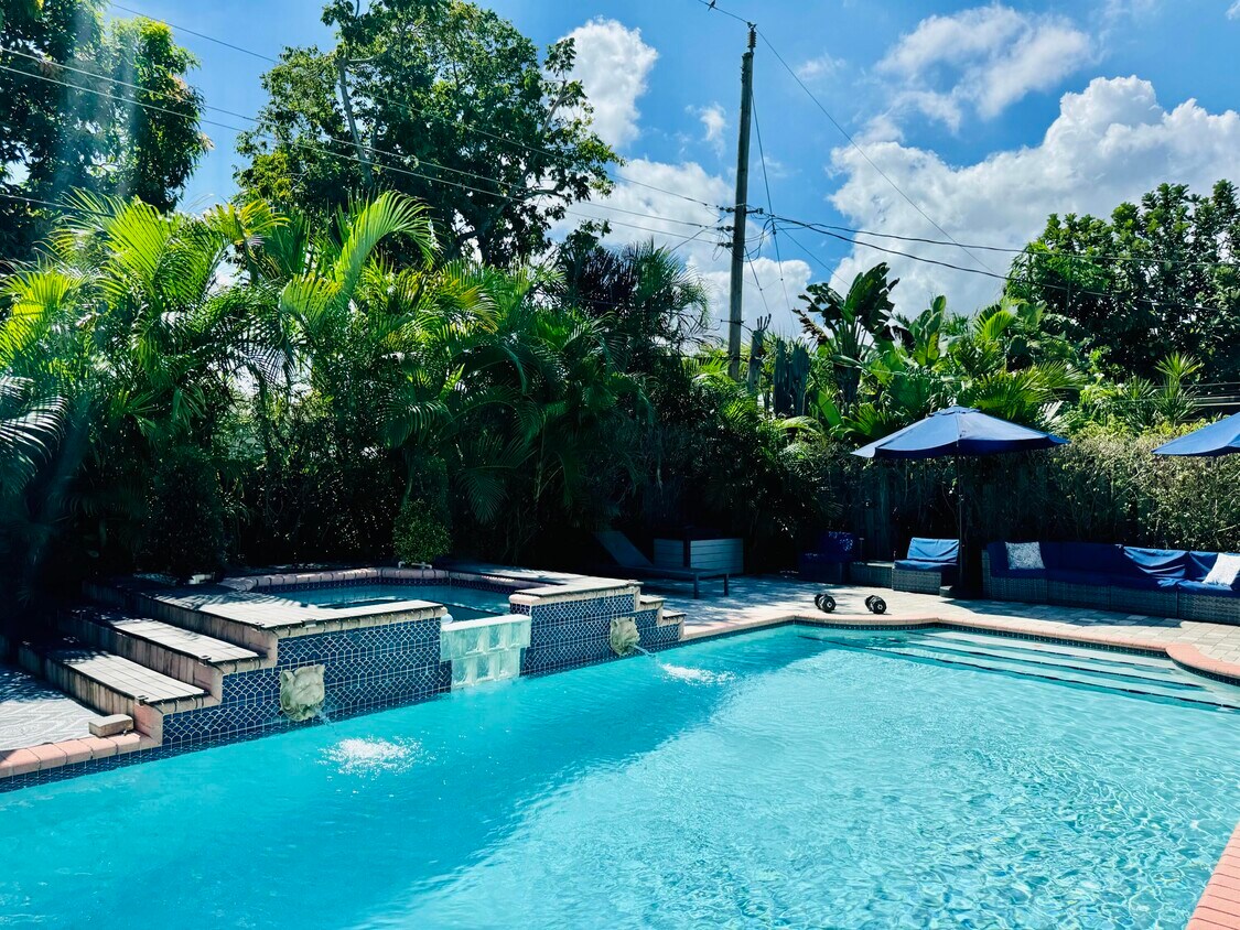 Foto principal - 1728 NE 40th St