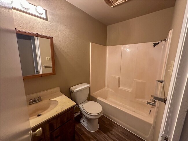 Foto del edificio - 1226 W Hunt St