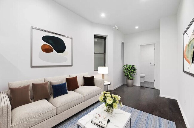 Foto del edificio - 437 W 46th St