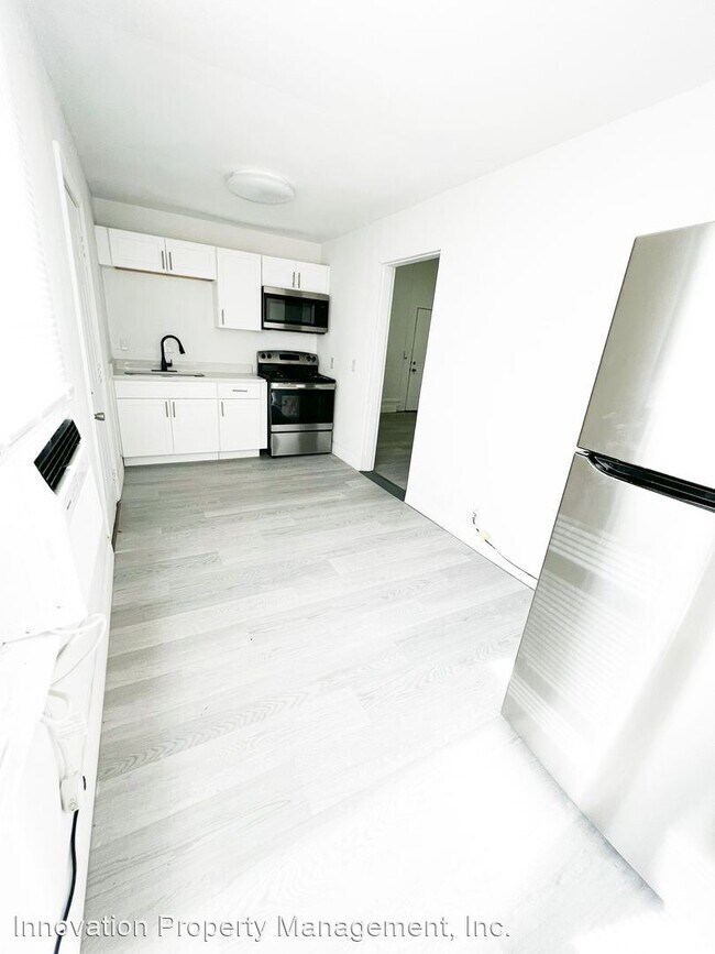 Building Photo - 1 br, 1 bath Apartment - READY FOR MOVE-IN...