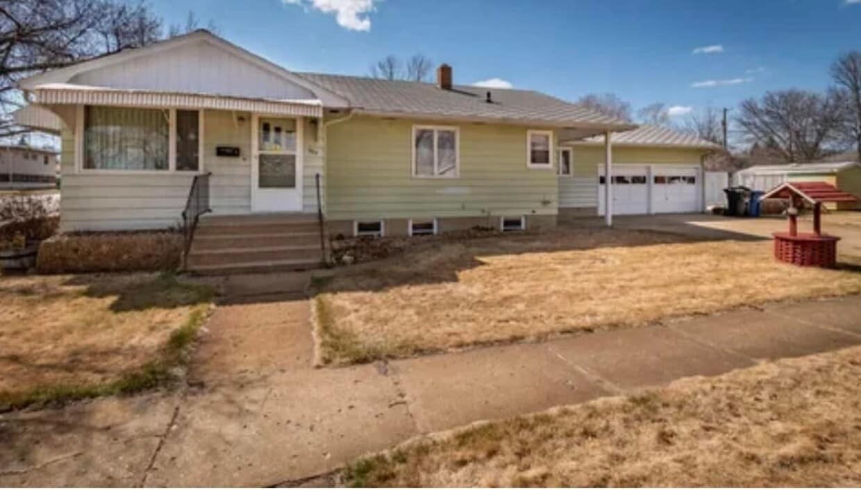 Building Photo - House for Rent in Dickinson