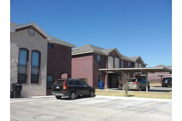 Building Photo - 416 S 49th St