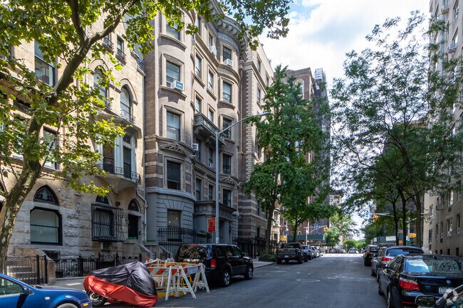Building Photo - 303 W 80th St