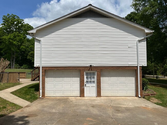 Building Photo - Incredible Location in N Davidson Co with ...