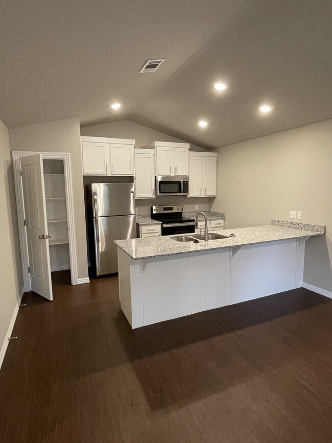 Building Photo - 212 S 23rd Terrace