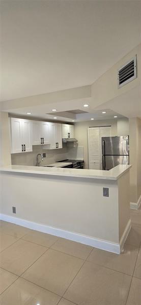 Building Photo - 8000 S Colony Cir