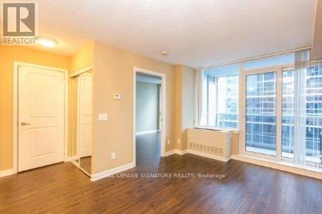Photo du bâtiment - 4978 Yonge St