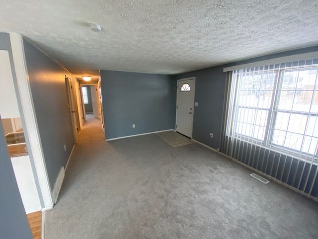 Building Photo - 2815 Conrad Drive unit J-1 - J-1