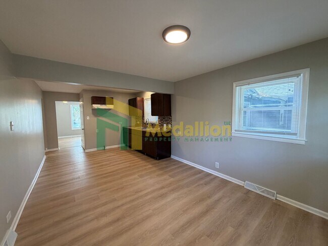 Building Photo - Updated 3-Bedroom Home with Spacious Kitchen