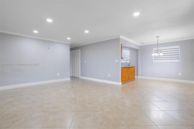 Building Photo - 3240 SW 69th Ave