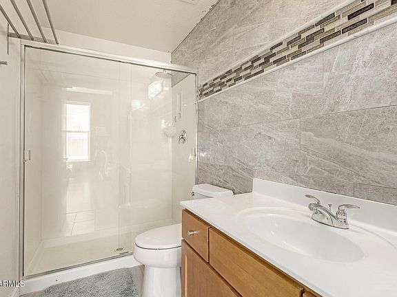 Photo - 706 E Washington St Apartment