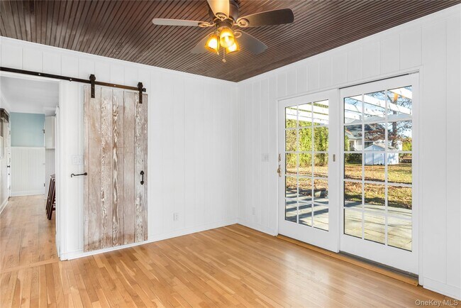 Foto del edificio - 56 Seaman Rd