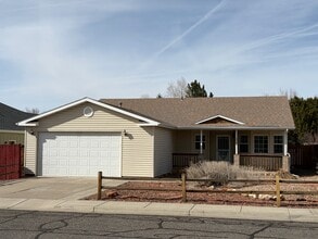 Building Photo - 2745 Country Club Way