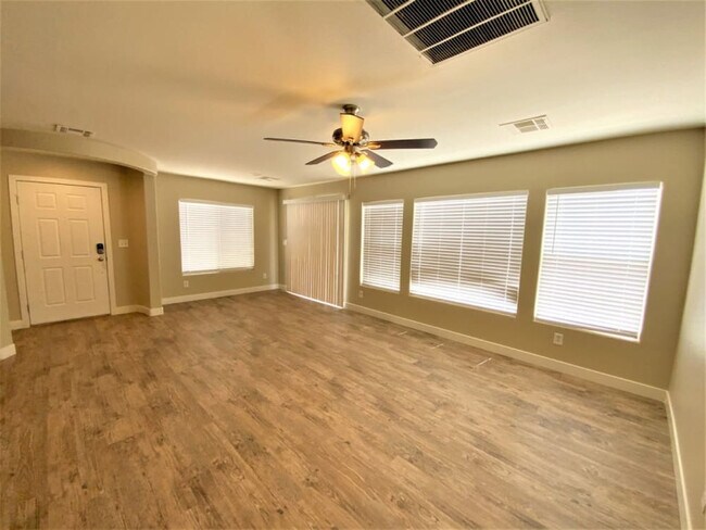 Foto del edificio - 864 Blue Rosalie Pl