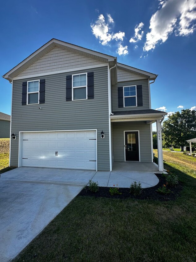 Primary Photo - 4 bed/2.5 bath home - E Morristown