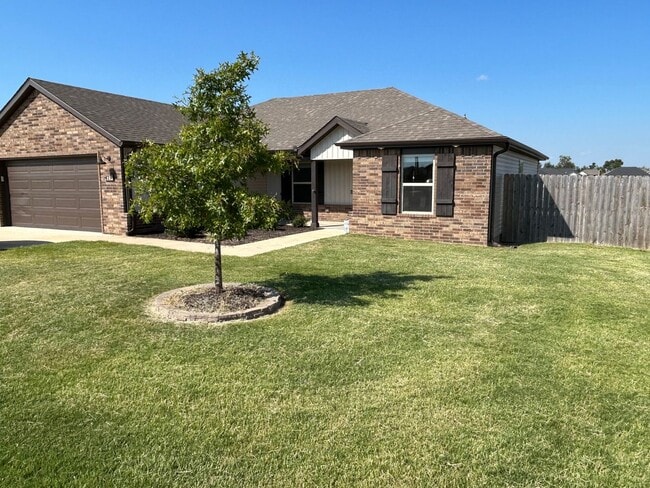 Building Photo - Beautiful Newer Home with Spacious Two-Car...