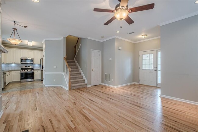 Building Photo - 720 Gardenside Cir SE