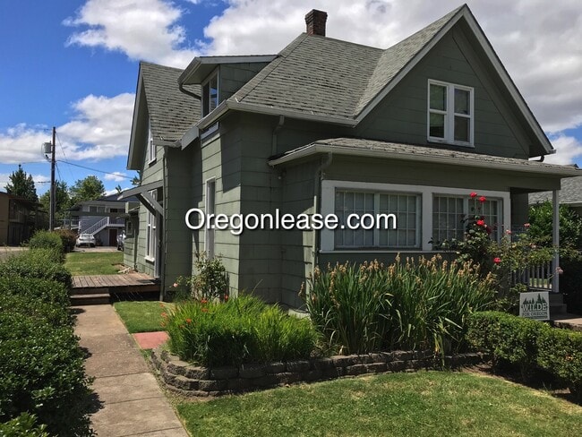 4 bedroom home near campus available 8.14.2026 - 4 bedroom home near campus available 8.14.2026