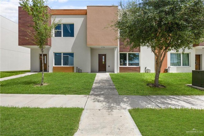 Foto del edificio - 2404 Harmony Ln