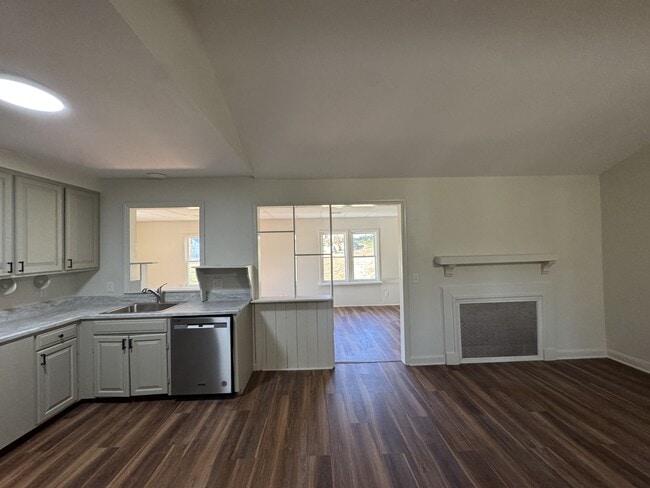 Building Photo - 317 Briarlea Dr