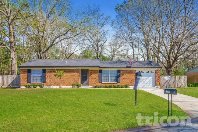 Building Photo - 2718 Pinewood Blvd N