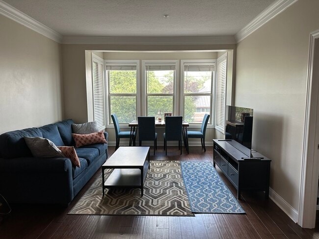 Building Photo - Charming 2 beds 2 baths in Columbus!
