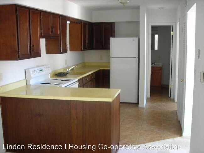 Building Photo - 205-209 SW Linden St