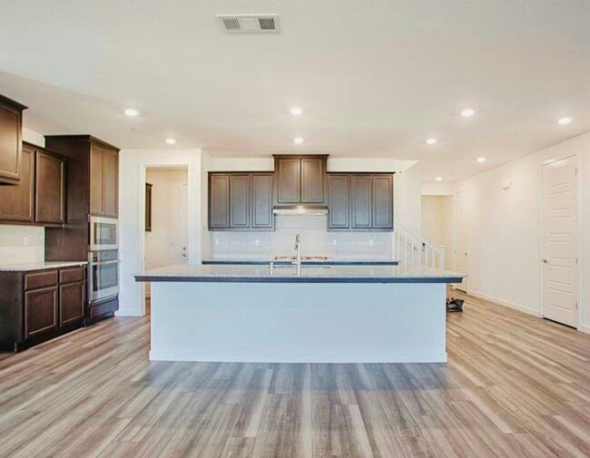 Building Photo - 5401 Spg Mountain Ln