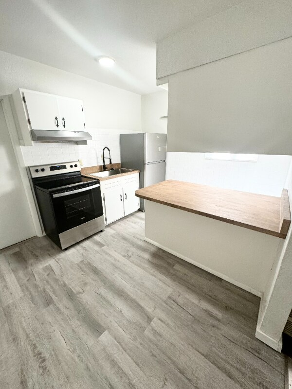 Building Photo - 608 Baystate Ave