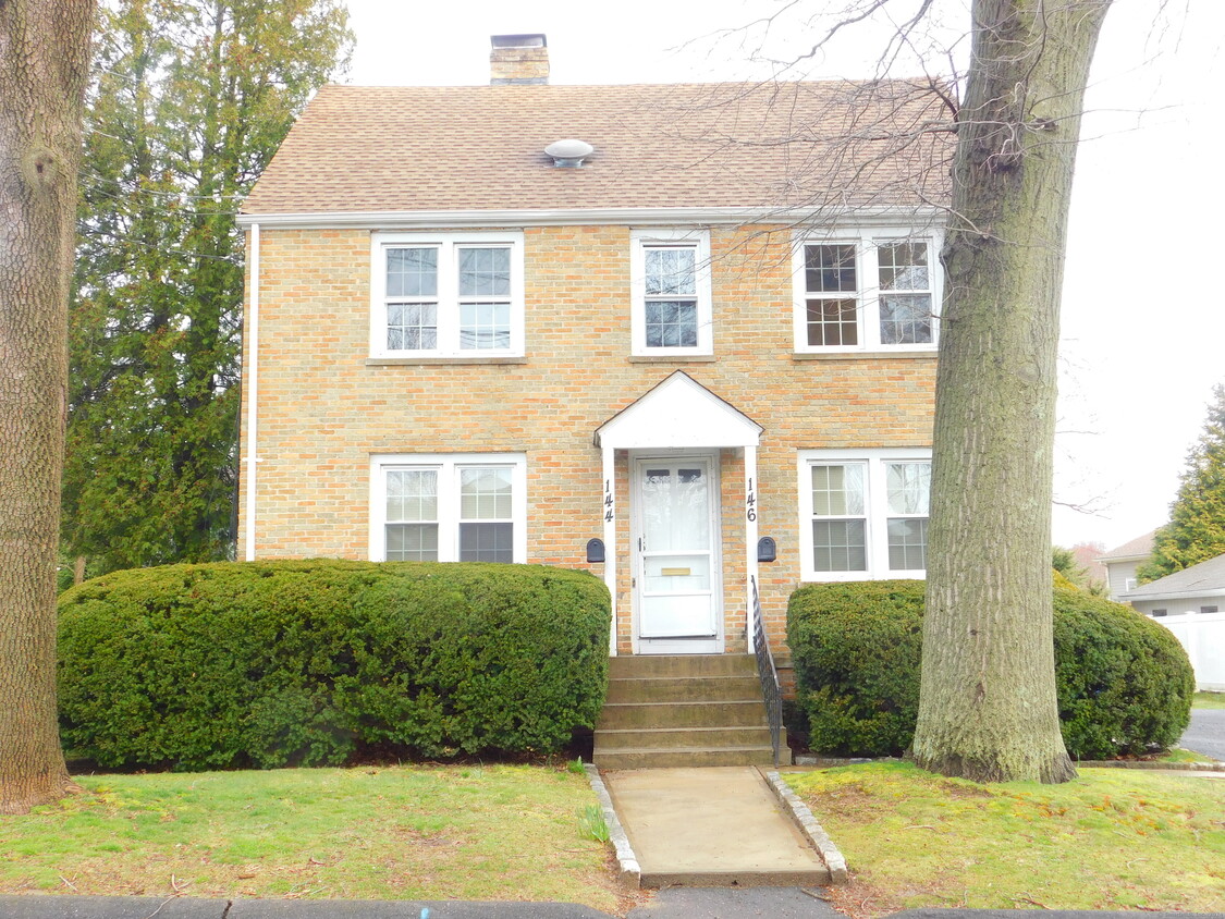 Primary Photo - 146 Warsaw St