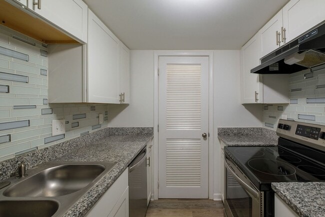 Interior Photo - Golden Gate Townhomes