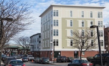 Building Photo - 10 Roxbury St