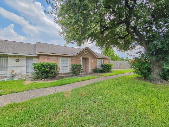 Building Photo - 12811 High Star Dr