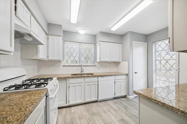 Foto del edificio - 7235 Gallant Glen Ln