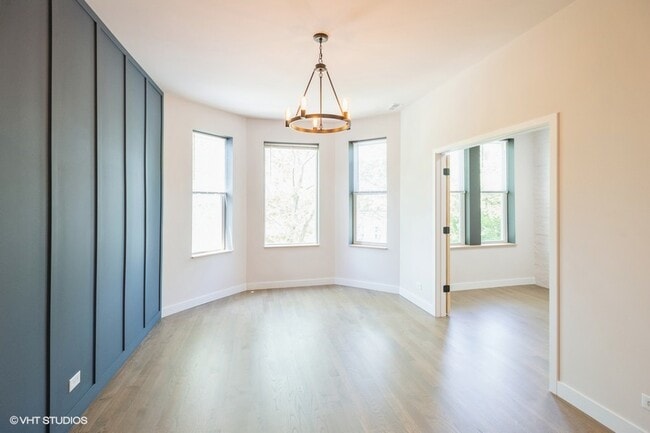Building Photo - 841 N Mozart St