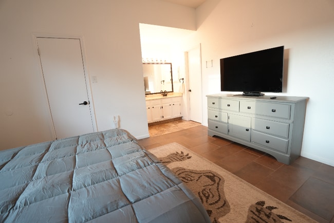 Building Photo - 804 Sylvia Ln