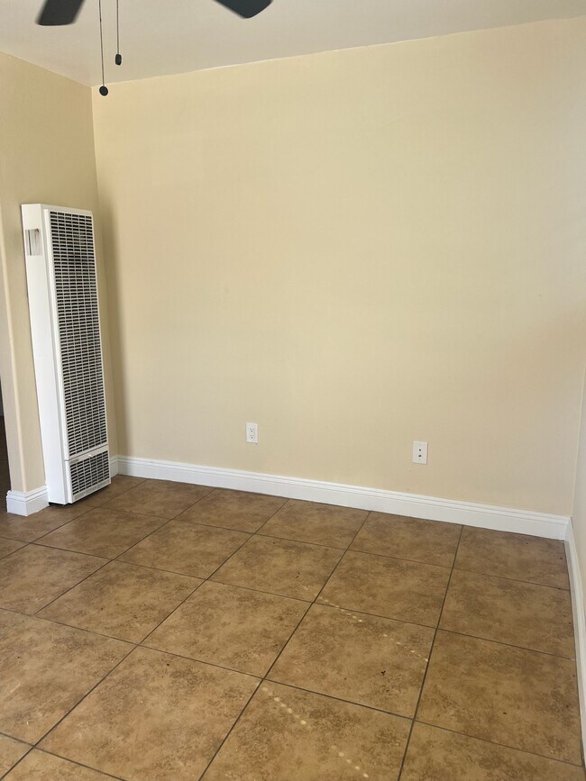 Foto del edificio - 1241 E 88th Pl